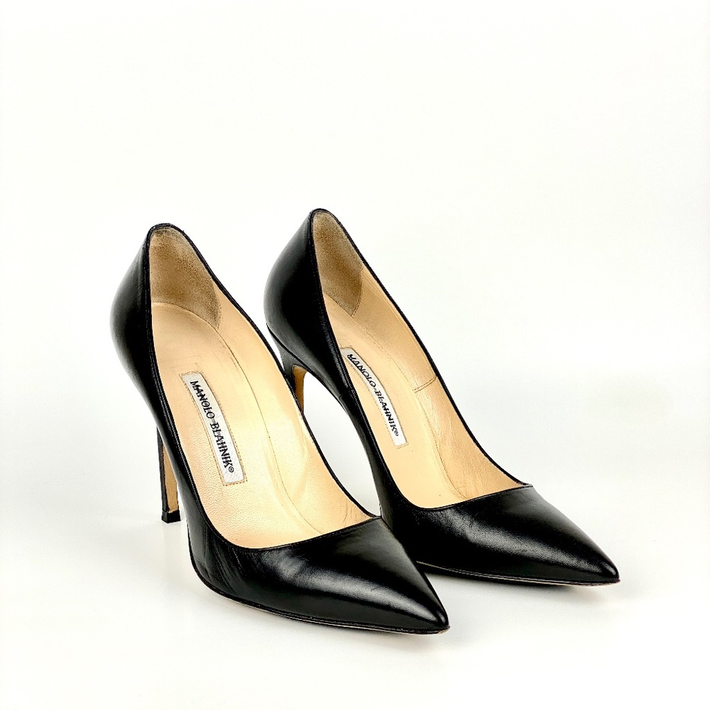 Manolo Blahnik Black Leather Pumps 38.5